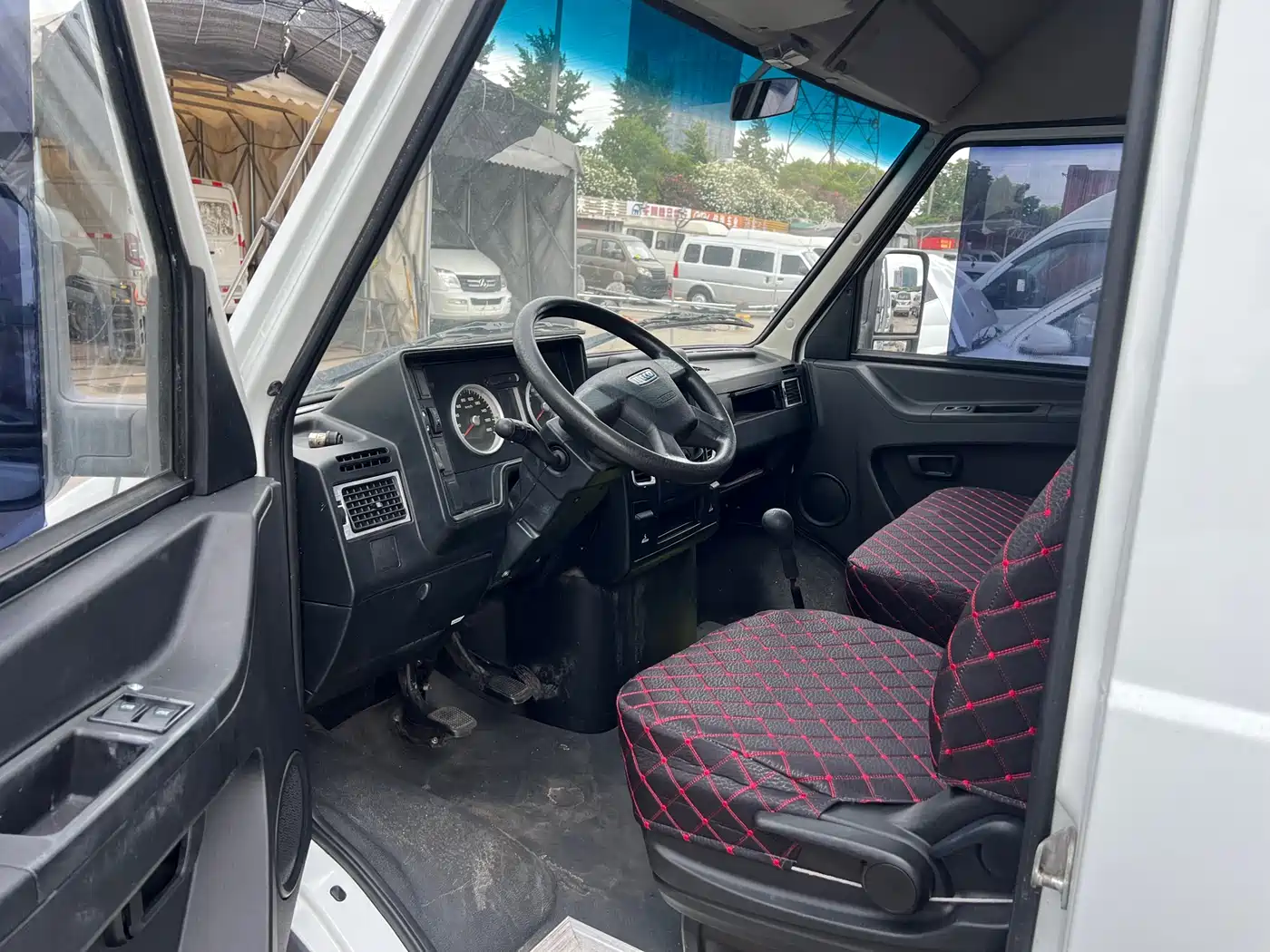 Iveco Daily 2022 2022 2.5T A37 M1 Bus 5-9 Seats Long Wheelbase Medium Roof Dual Tire Sliding Door