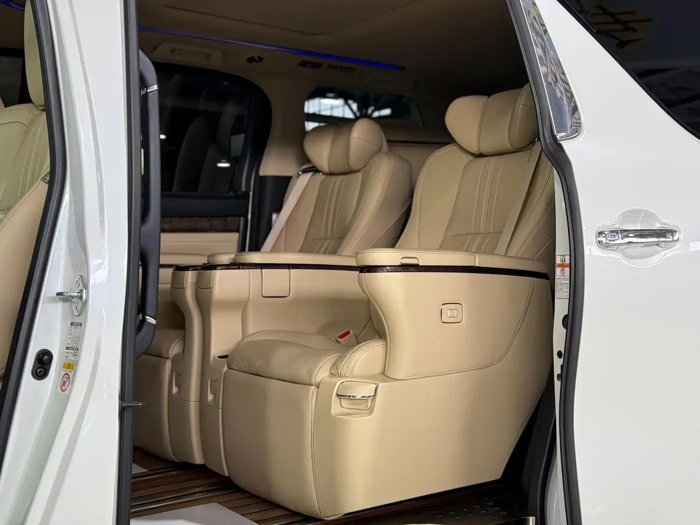 Toyota Alphard 2018 Facelift 3.5L Premium Edition фото 12