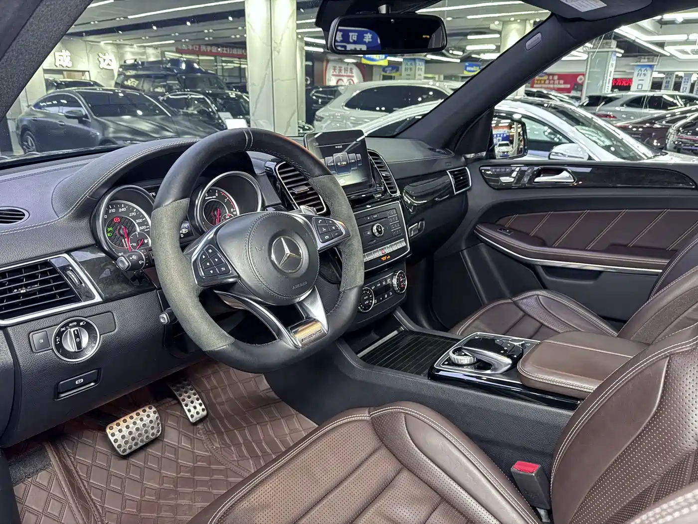 Mercedes-Benz GLS AMG 2016 AMG GLS 63 4MATIC фото 9