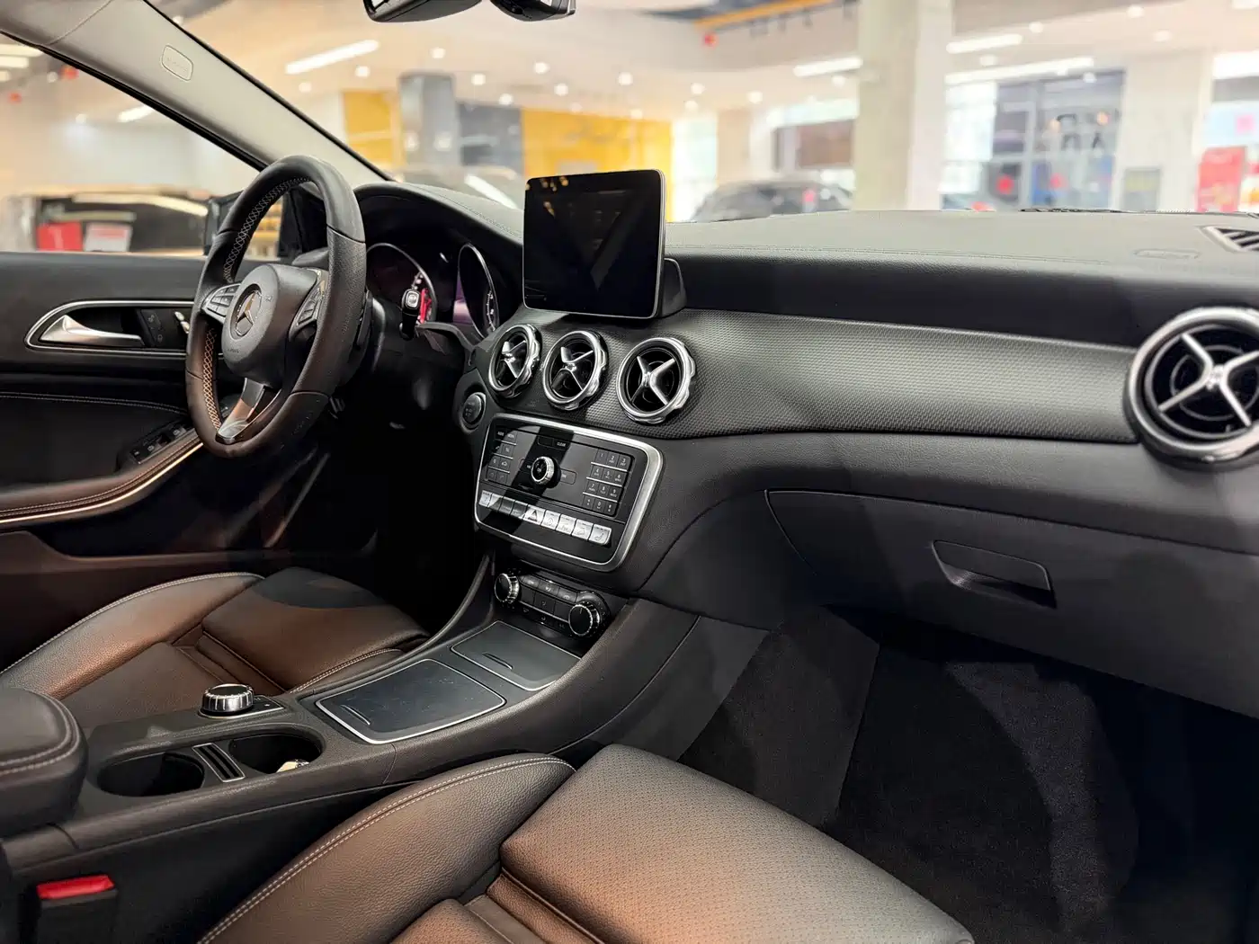 Mercedes-Benz GLA 2018 GLA 220 4MATIC Sport фото 12