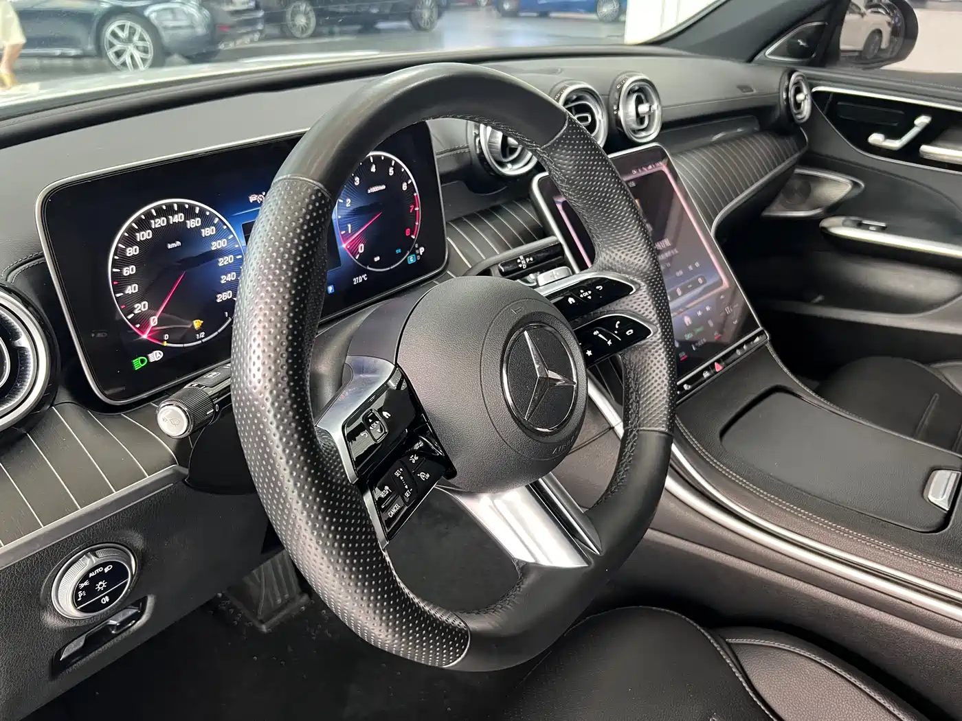 Mercedes-Benz C-Class 2023 C 260 L Night Edition Sport фото 10