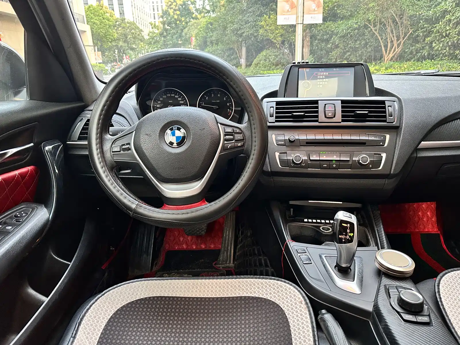Photo 8 - BMW 1 Series (Import)
