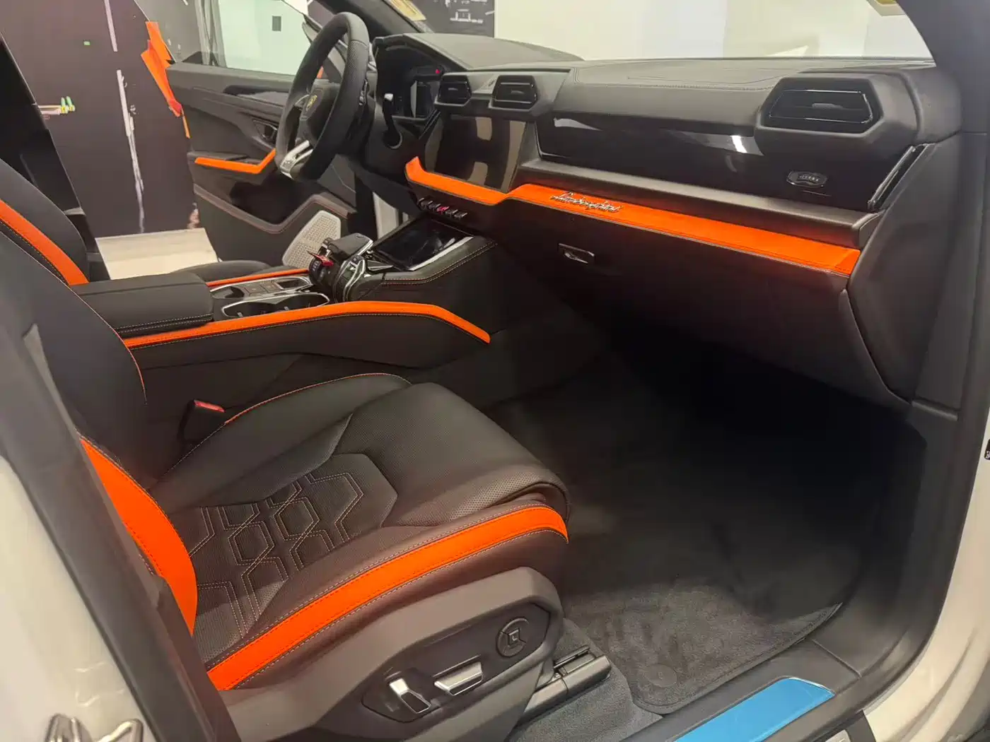 Lamborghini Urus SE 2025 4.0T Standard Edition фото 9