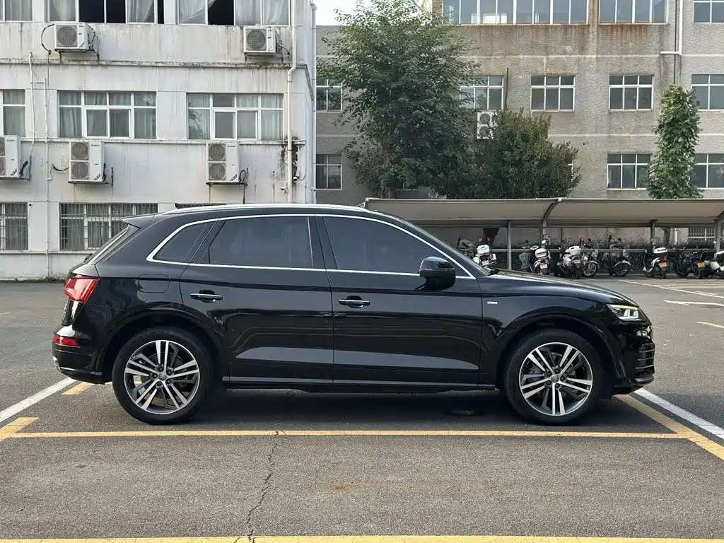 Photo 7 - Audi Q5L