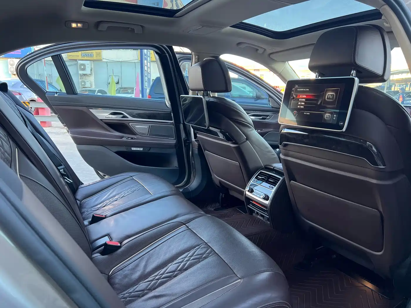 Photo 12 - BMW 7 Series