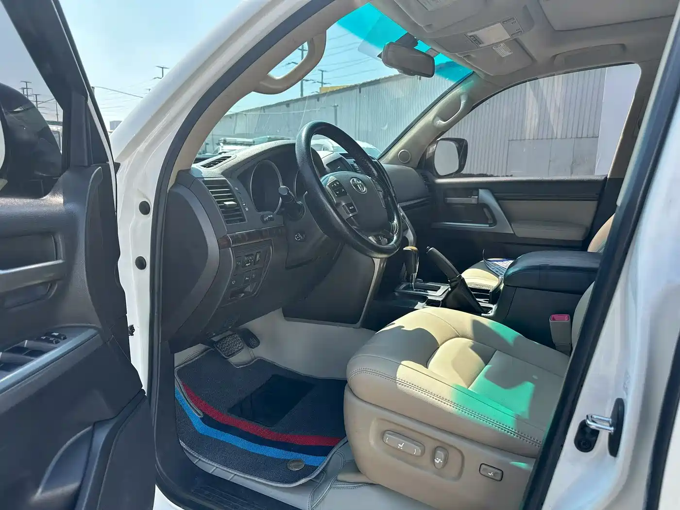 Toyota Land Cruiser 2010 Model 4.7L Automatic VX фото 4