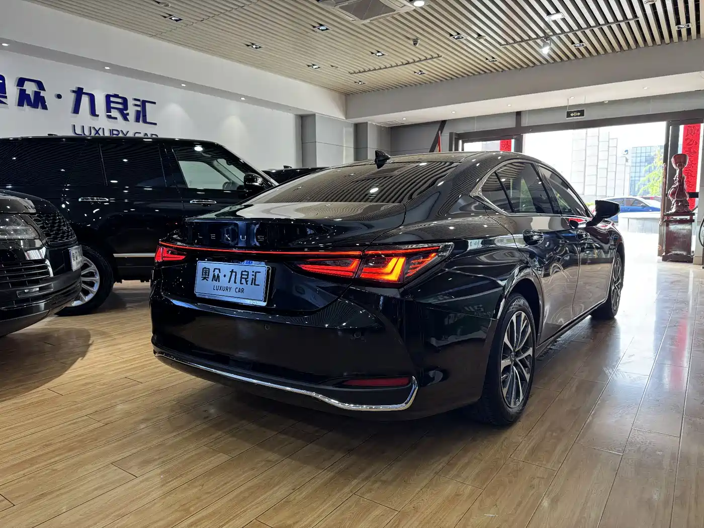 Lexus ES 2025 200 Ultimate Edition фото 14