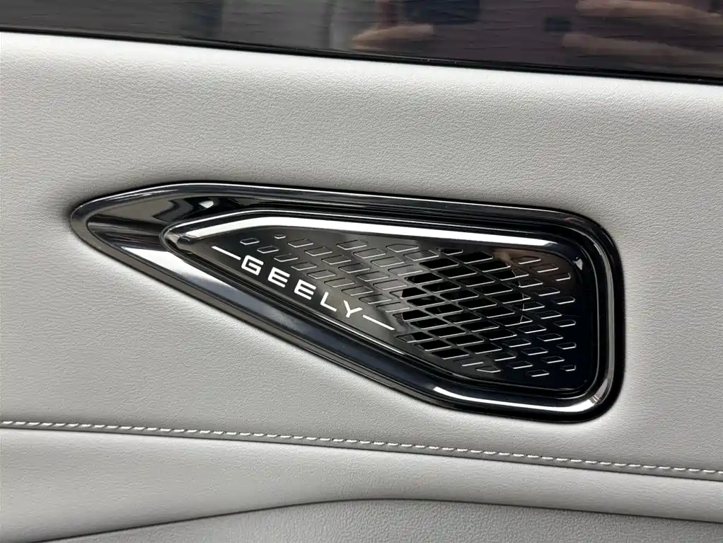 Geely Galaxy Galaxy L7 2025 Model EM-i 115km Long Range Edition фото 16