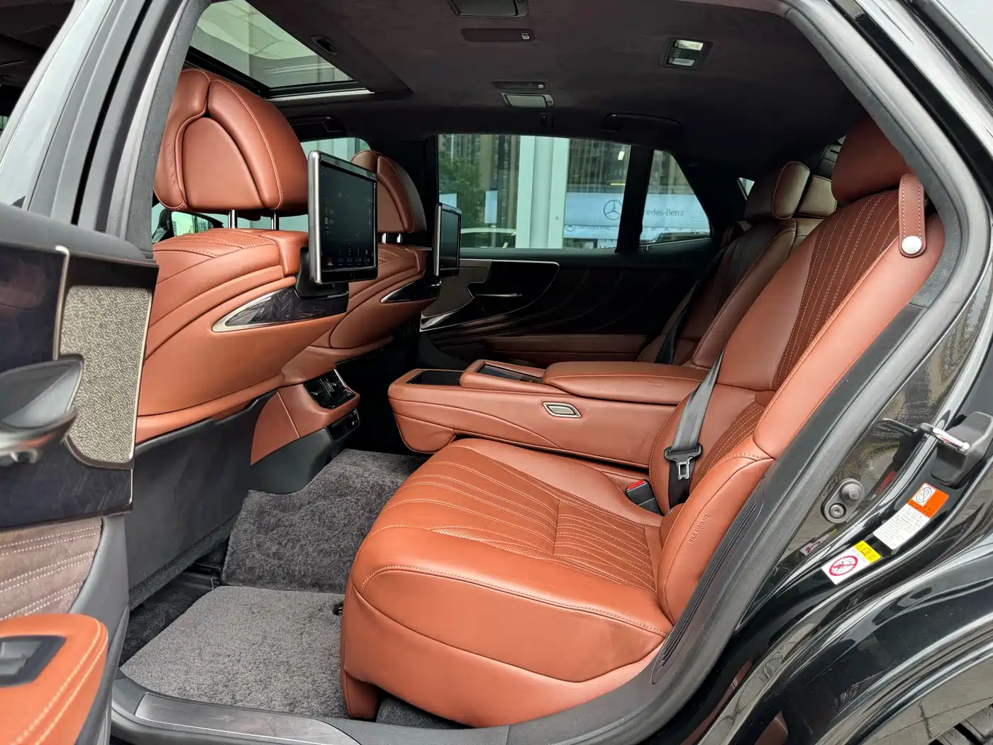 Lexus LS 2018 500h Executive Edition China V фото 9