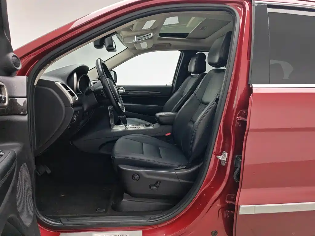 Photo 10 - Jeep Grand Cherokee (Import)