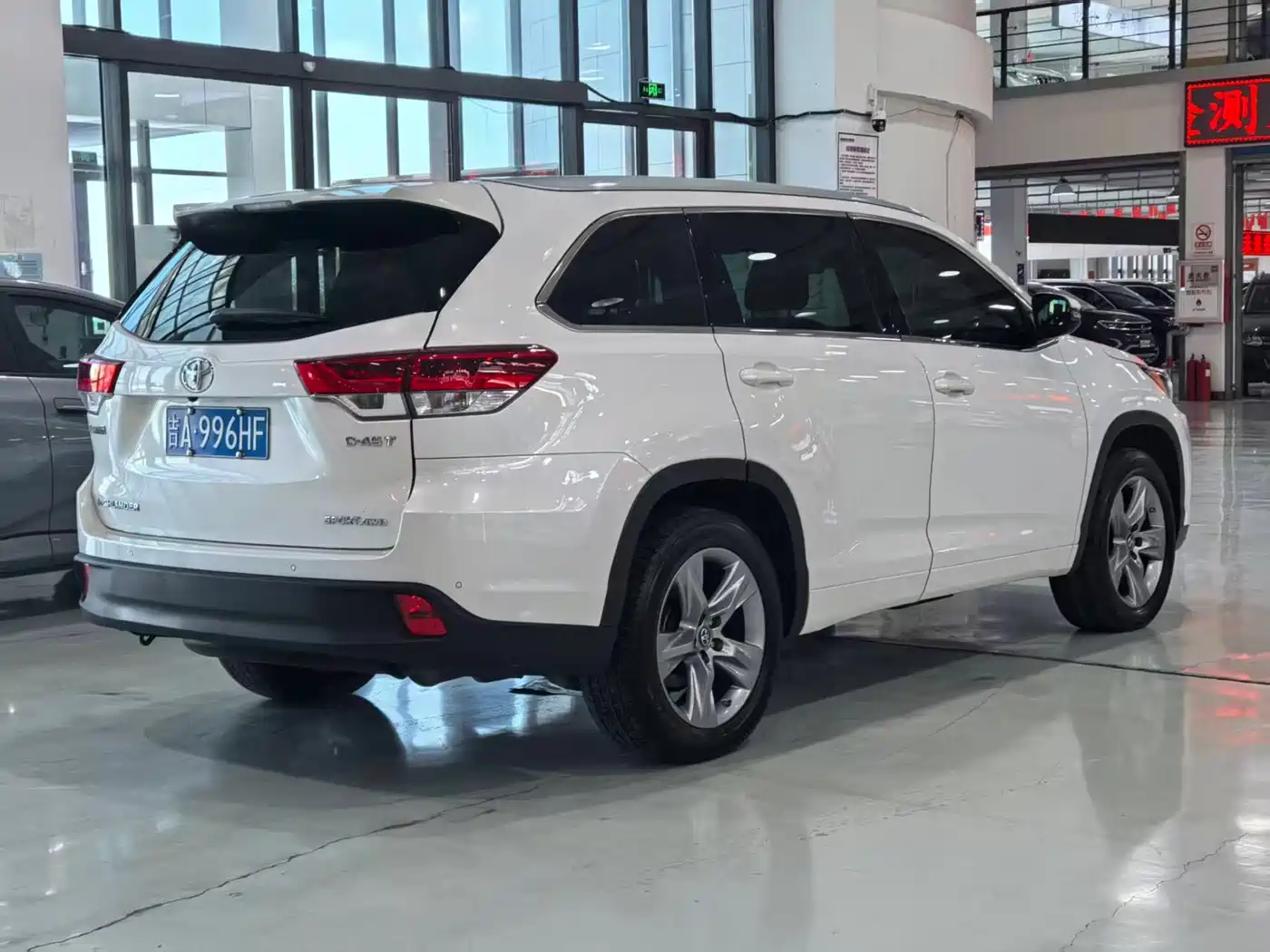 Toyota Highlander 2018 2.0T 4WD Luxury 7-seater China VI фото 6