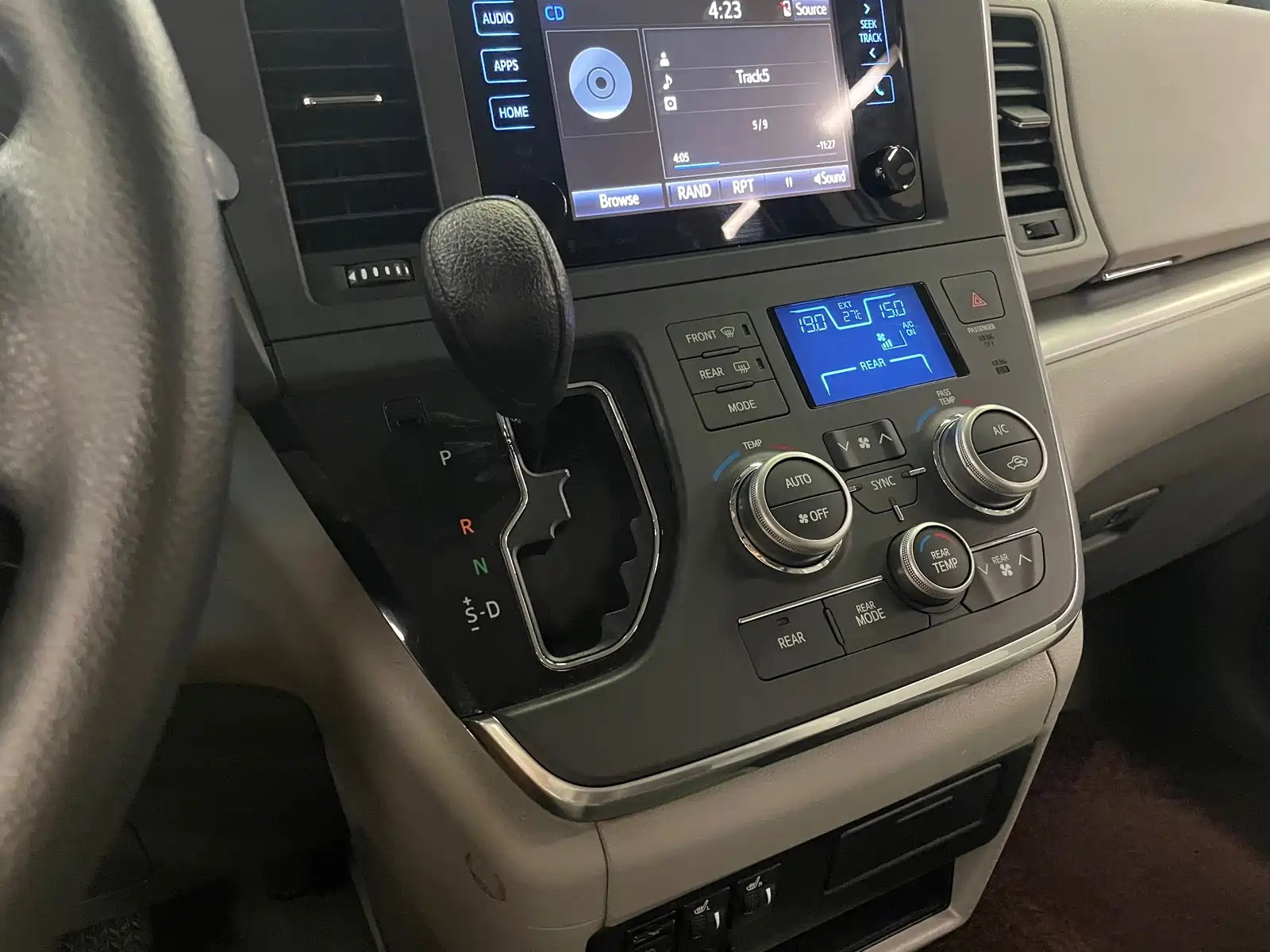 Photo 20 - Toyota Sienna