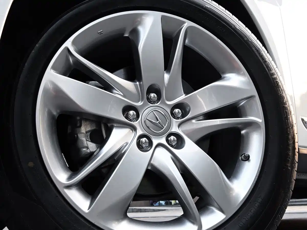 Photo 10 - Acura RDX