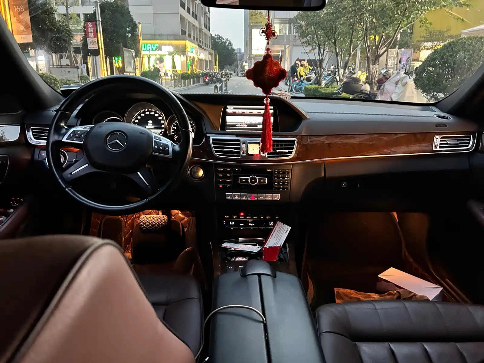 Photo 11 - Mercedes-Benz E-Class