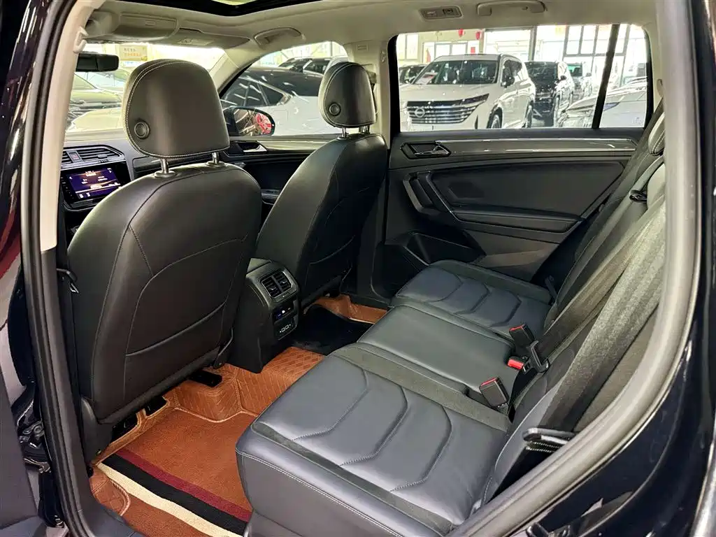 Volkswagen Tiguan L 2021 330TSI Automatic 2WD R-Line Premium фото 27