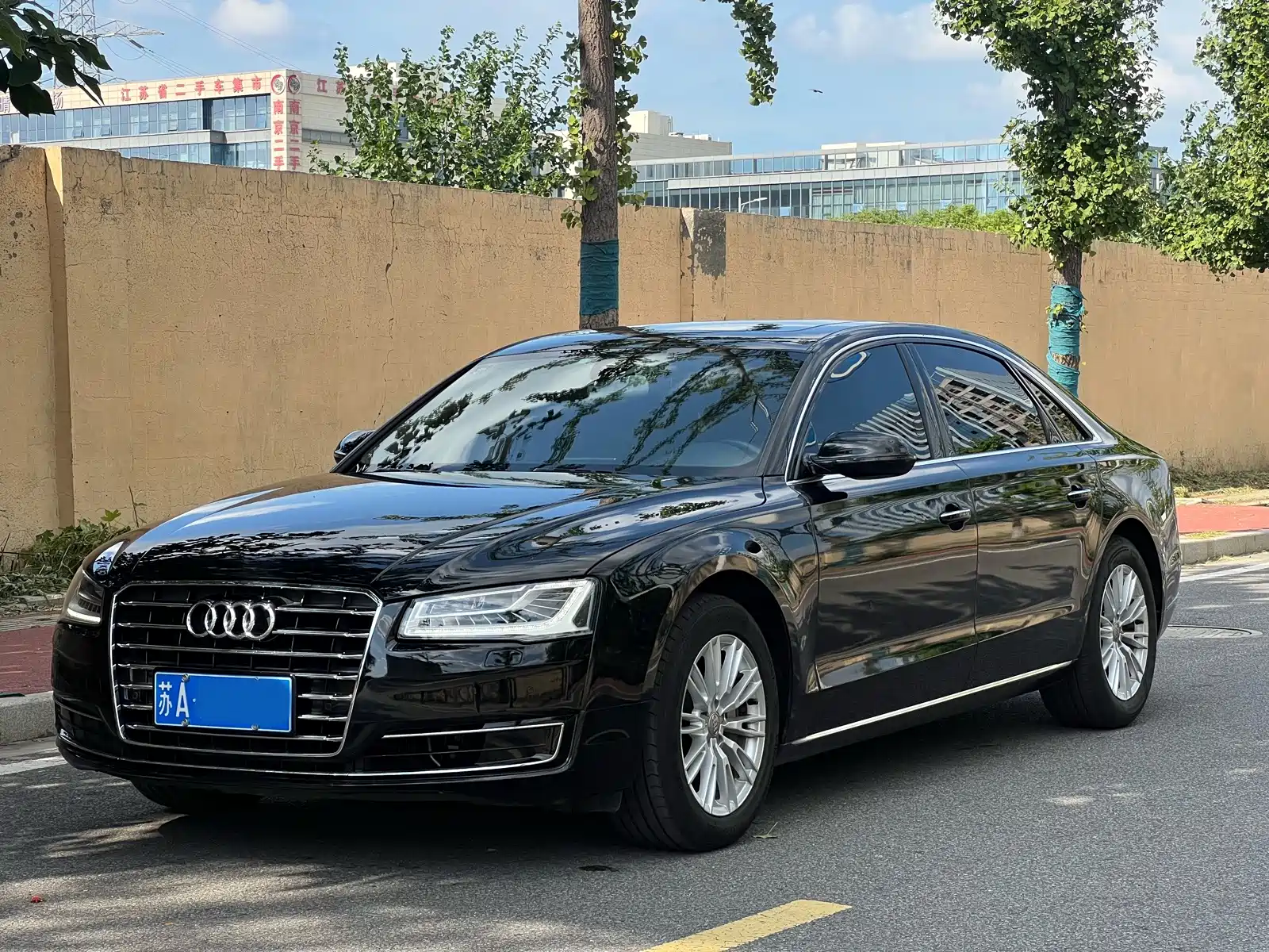 Фото 3 - Audi A8