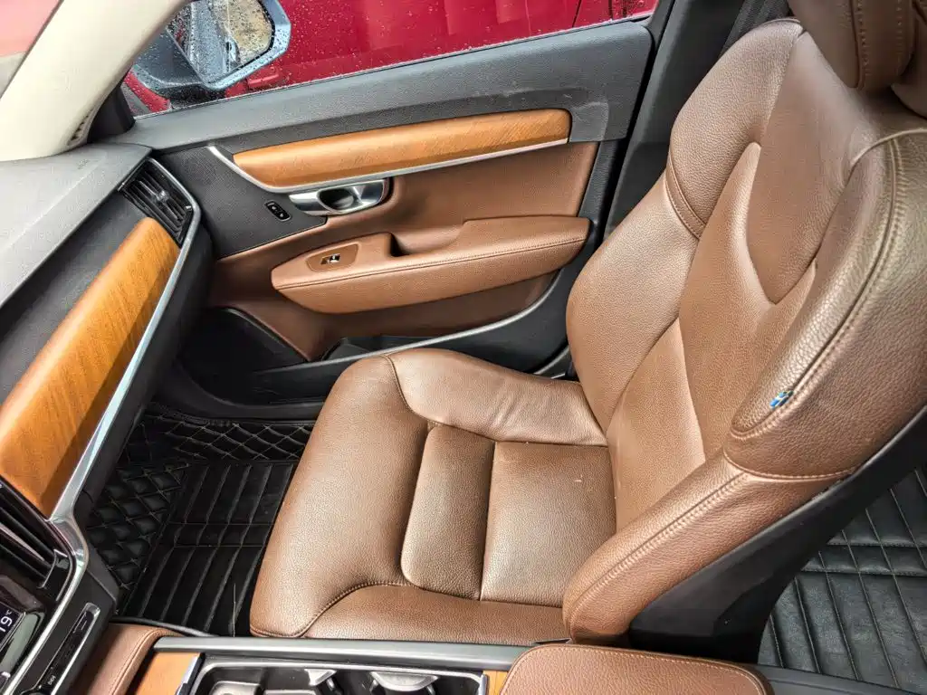 Photo 10 - Volvo S90