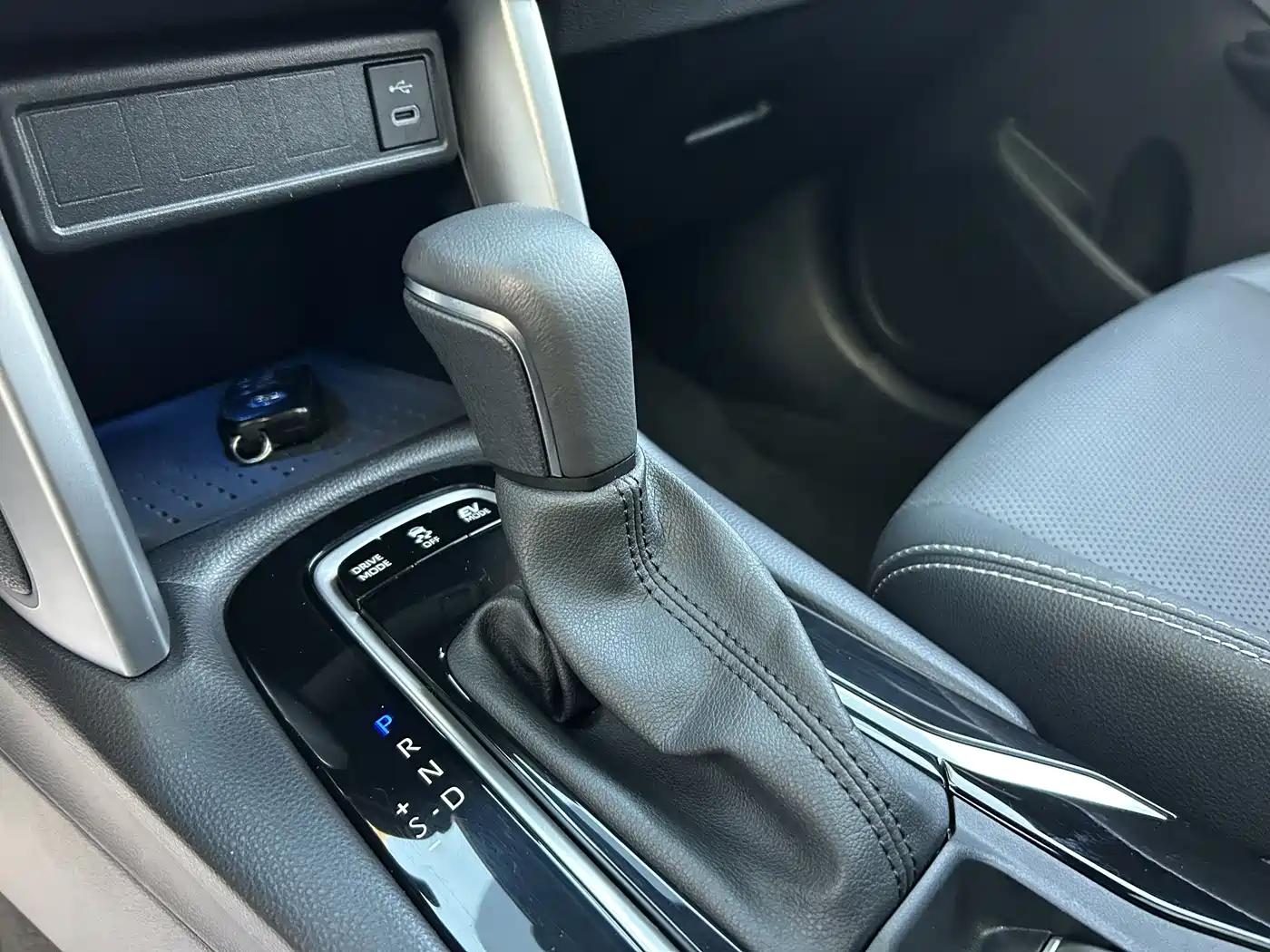 Toyota Frontlander 2023 2.0L Smart Hybrid Dual Engine Prestige Edition фото 6