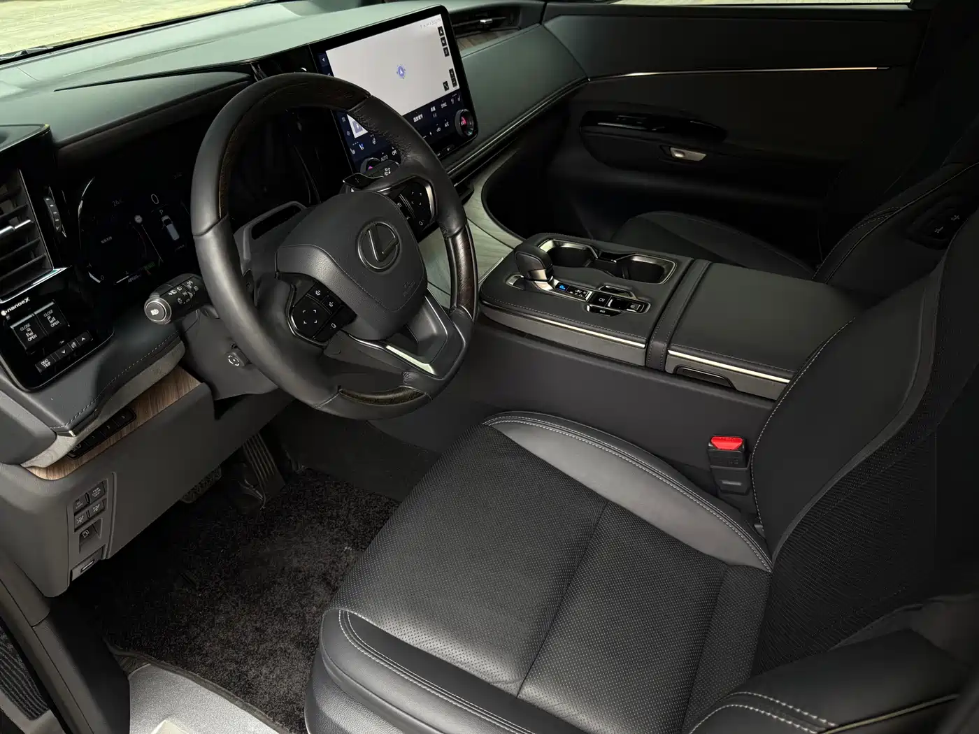 Lexus LM 2023 500h 6-Seater Prestige Edition фото 8
