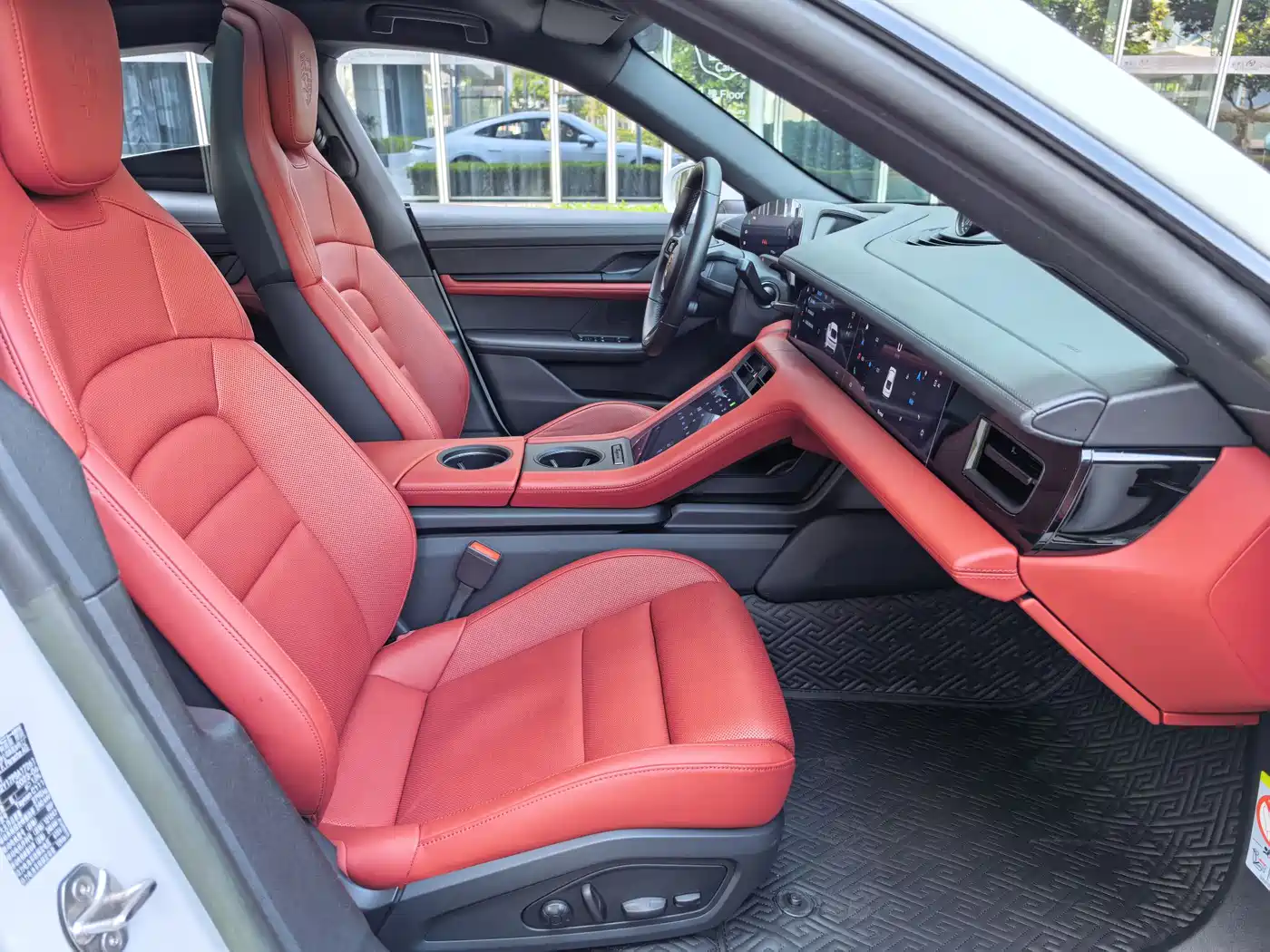 Porsche Taycan 2022 Facelift Taycan фото 36