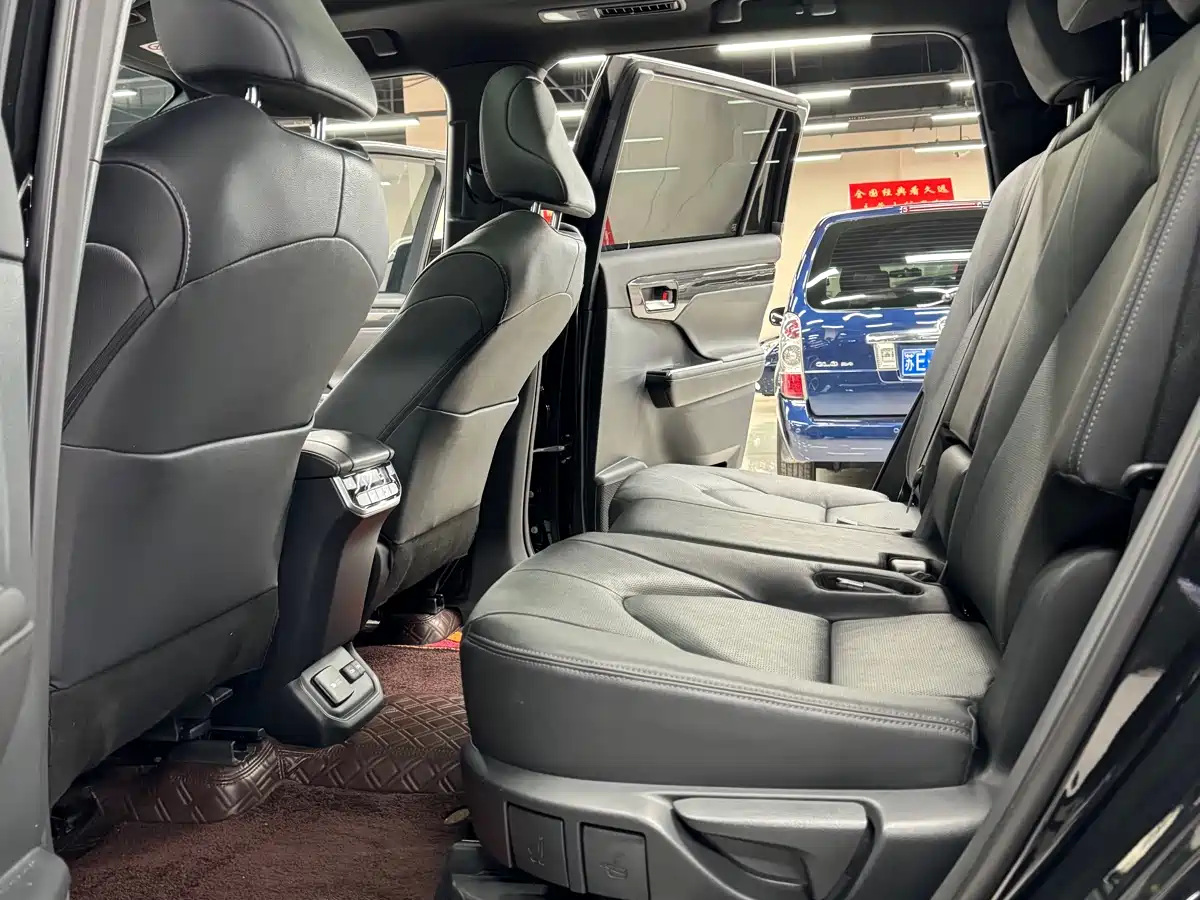 Toyota Crown Kluger 2021 2.5L HEV AWD Flagship Edition фото 20