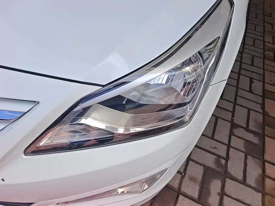 Hyundai Reina 2017 2016 1.4L Automatic GLX Leading