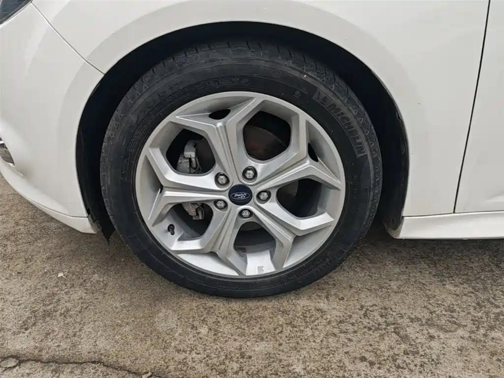 Фото 23 - Ford Focus