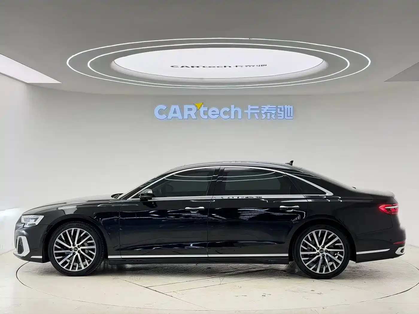 Audi A8 2023 A8L 50 TFSI quattro Exclusive фото 4