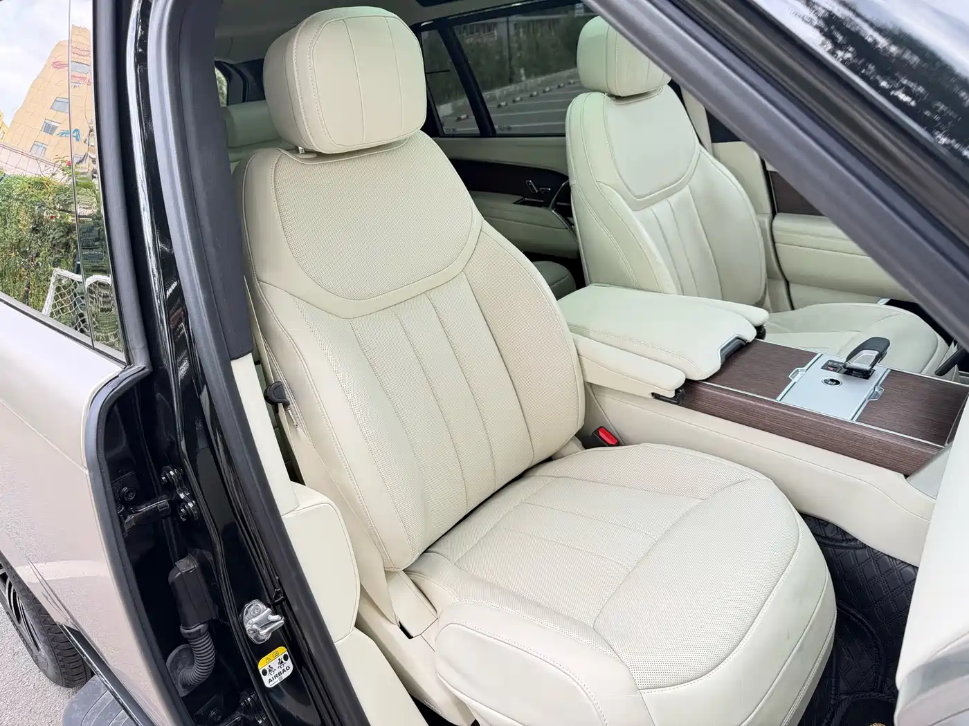 Land Rover Range Rover 2025 2025 3.0 L6 400PS Flourishing Era Extended Wheelbase 7-Seater