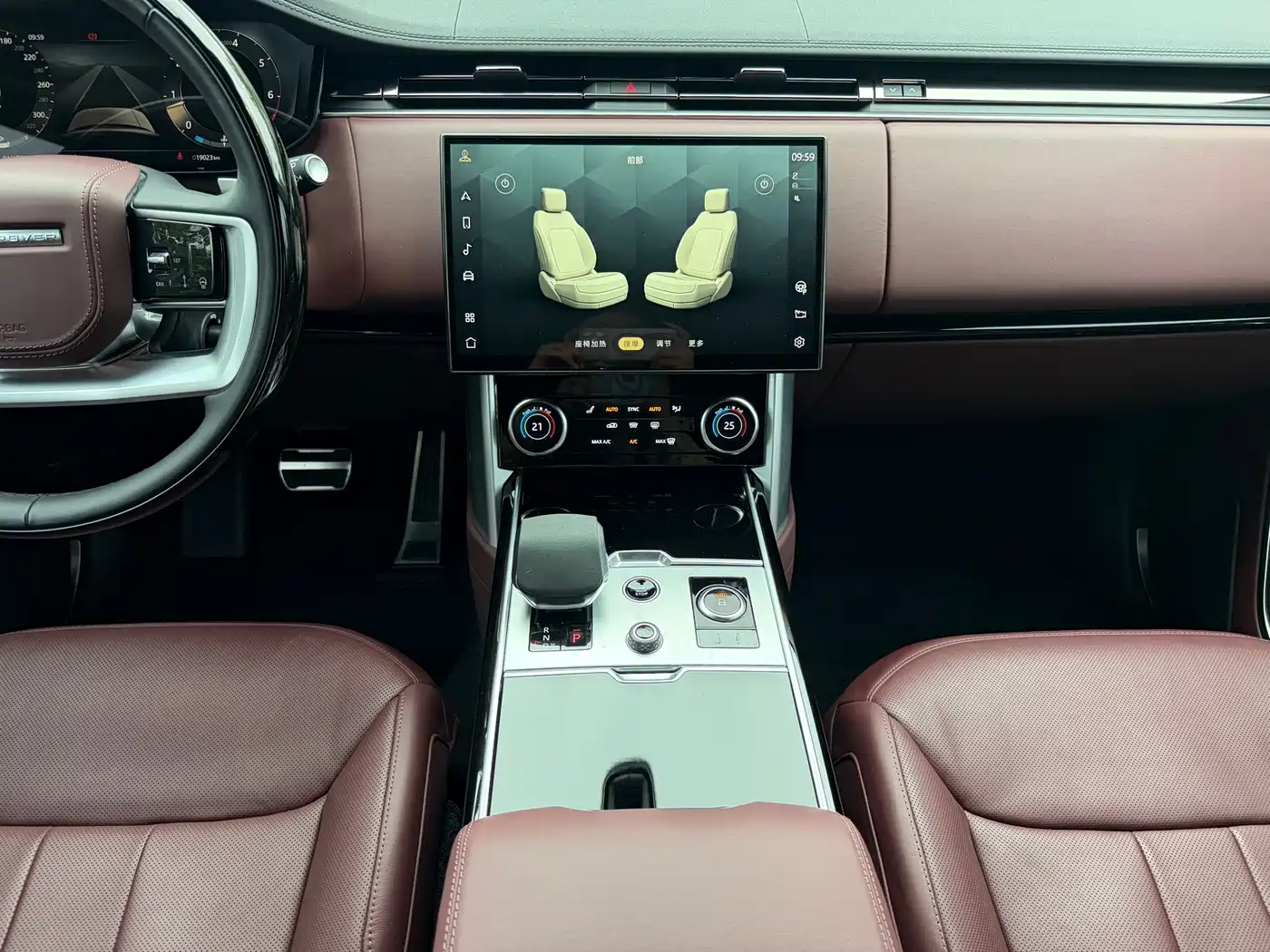 Land Rover Range Rover 2023 3.0 L6 360PS Golden Age Edition фото 11
