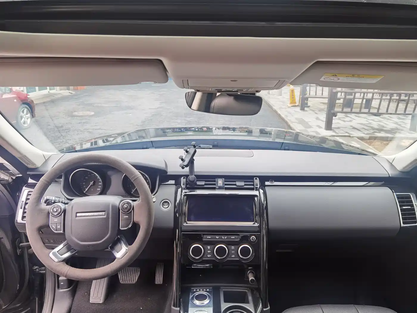 Land Rover Discovery 2017 3.0 SC V6 SE фото 13