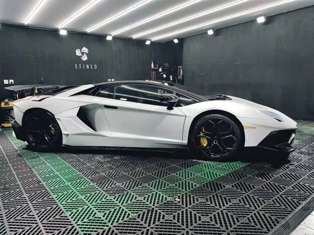 Lamborghini Aventador 2011 LP 700-4 фото 3