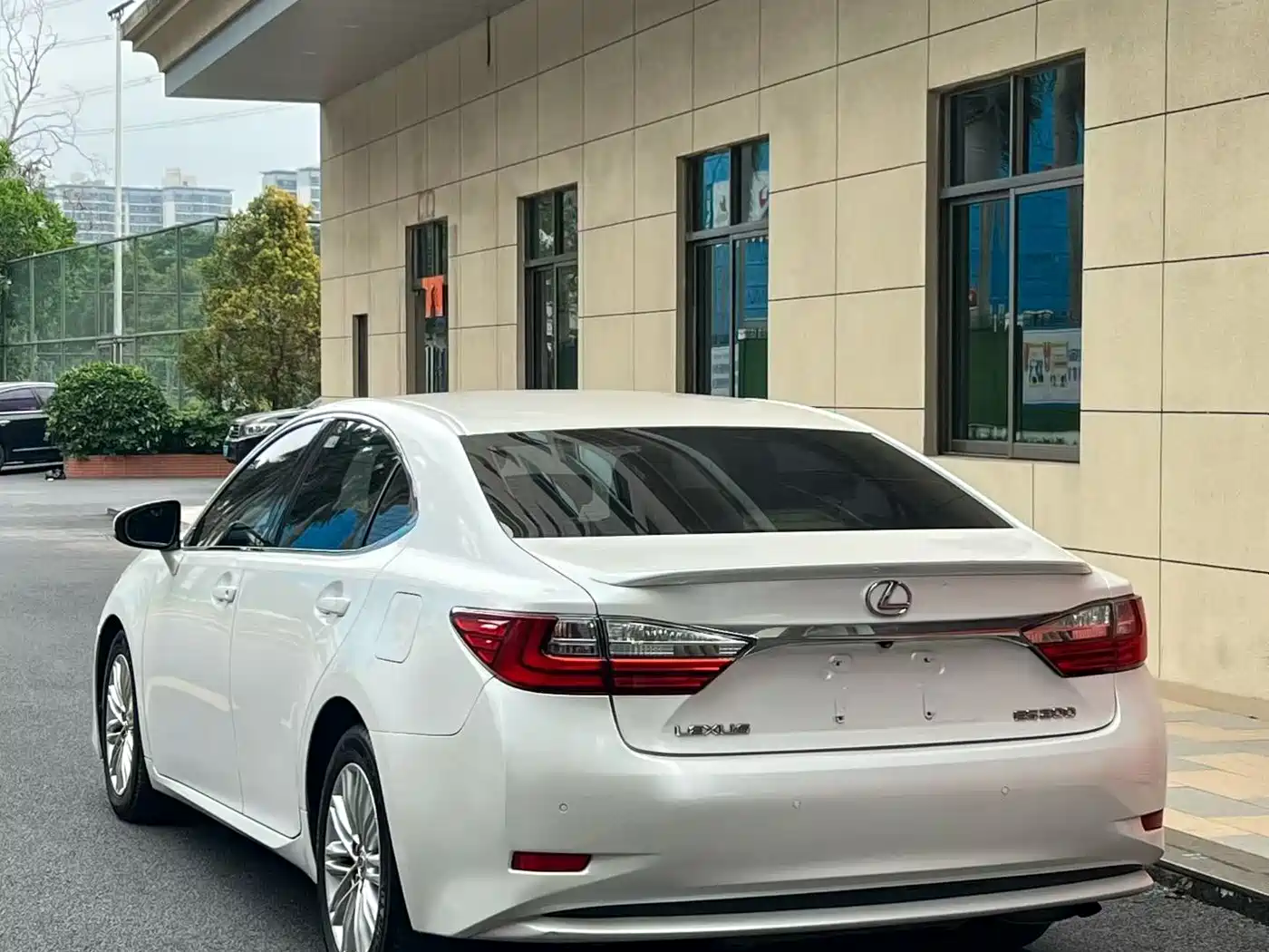 Lexus ES 2015 200 Elite Edition фото 9