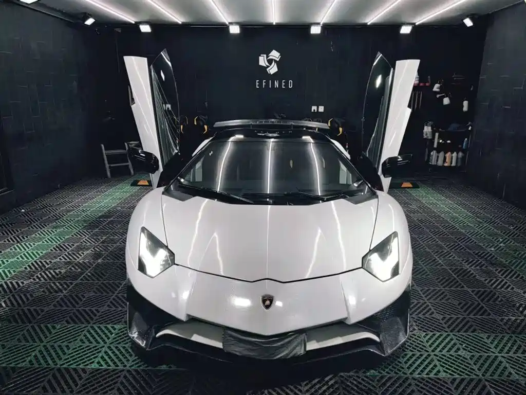 Lamborghini Aventador 2011 LP 700-4 фото 2