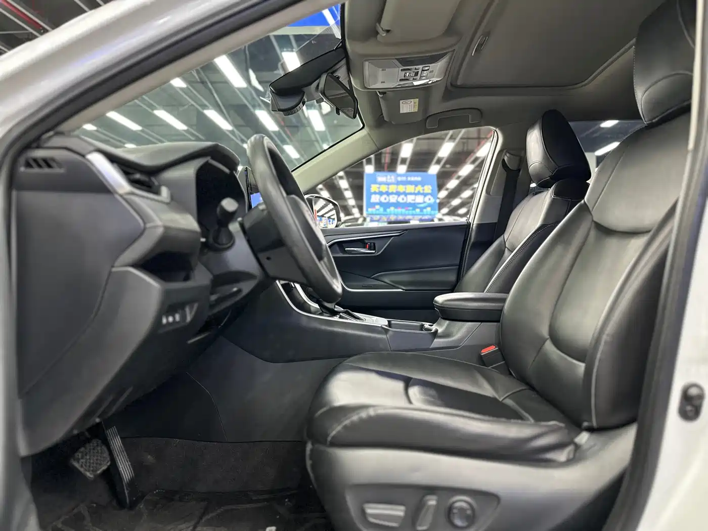 Toyota RAV4 Rongfang 2023 2.0L CVT 2WD Fashion Edition фото 5
