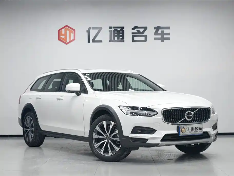 Volvo V90 2023 2021 Model Cross Country B5 AWD Smart Edition