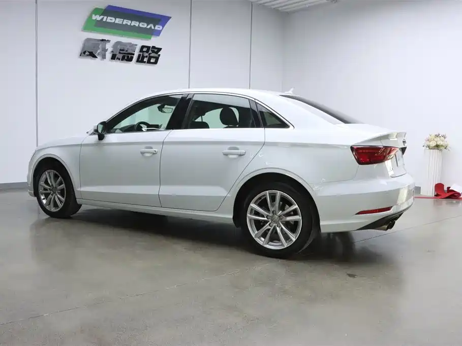 Audi A3 2018 30th Anniversary Limousine 35 TFSI Progressive фото 7