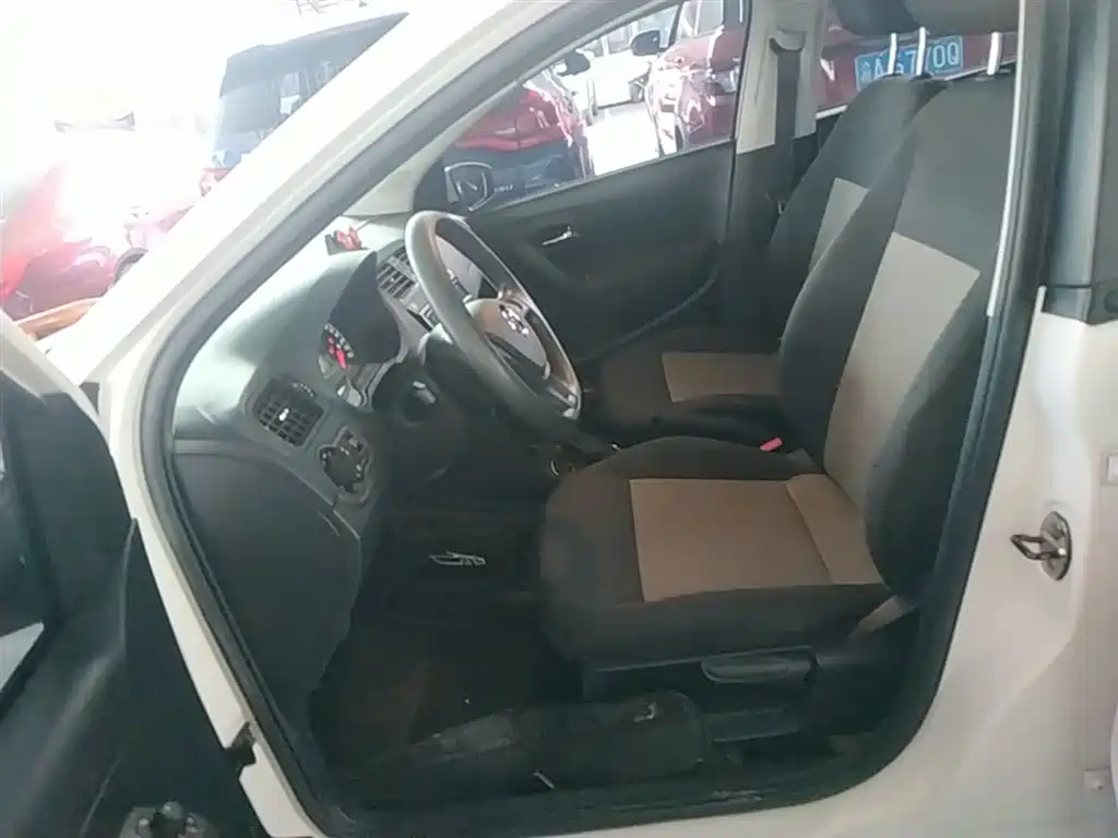 Volkswagen Polo 2018 1.5L Auto Safe Drive фото 15