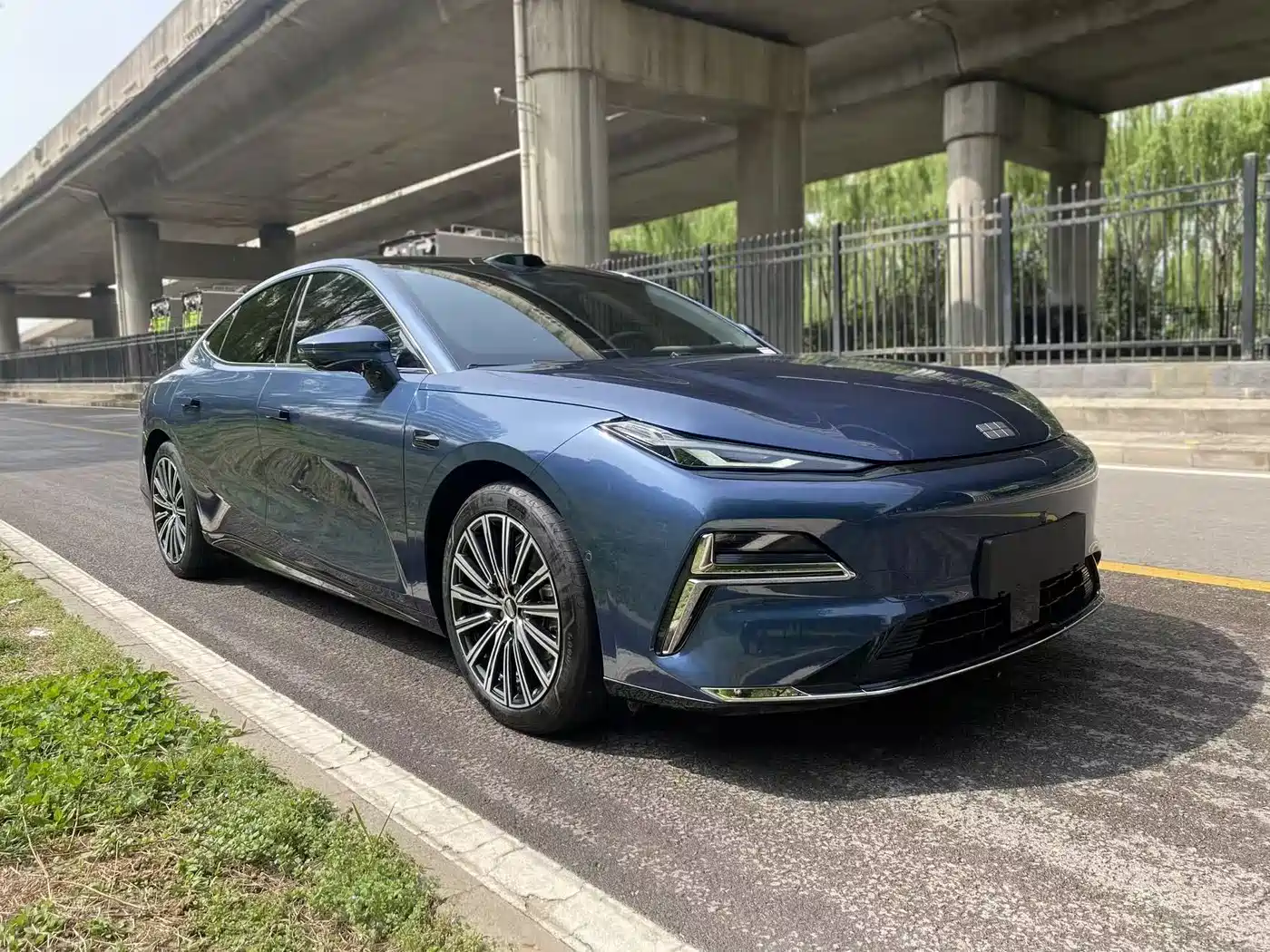 Geely Galaxy Galaxy Xingyao 8 2025 130km EM-P Starship Edition фото 7