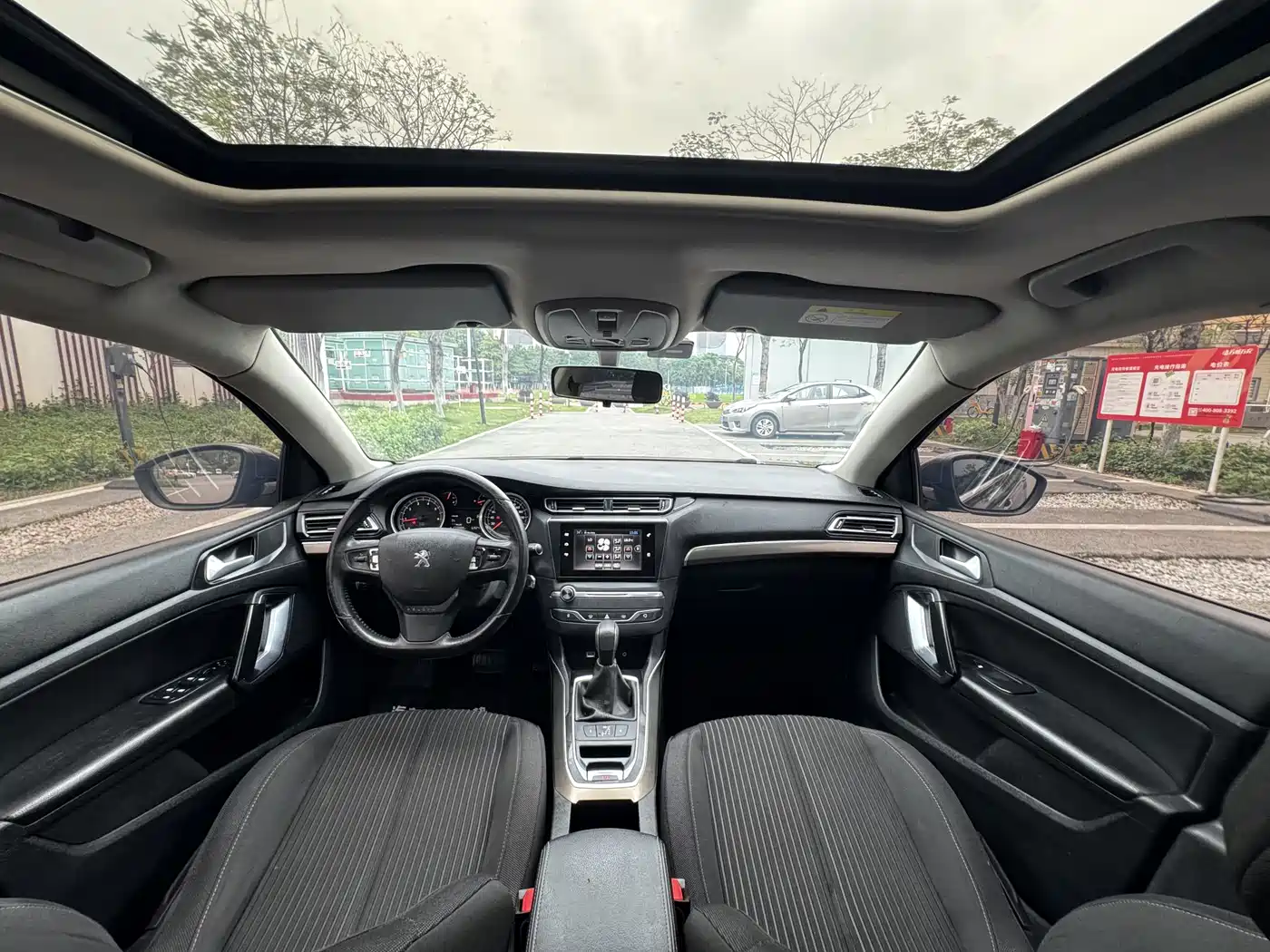 Peugeot 408 2015 1.2T Automatic Glory Edition фото 7