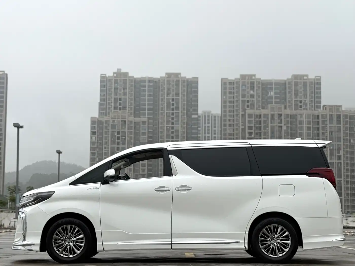 Toyota Alphard 2021 Hybrid 2.5L Premium фото 14
