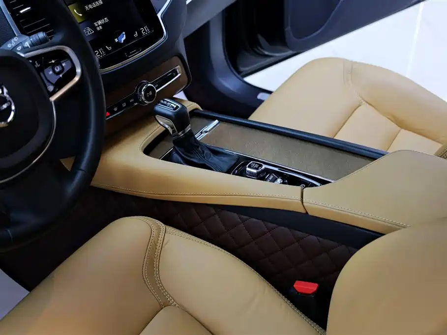 Фото 22 - Volvo XC90