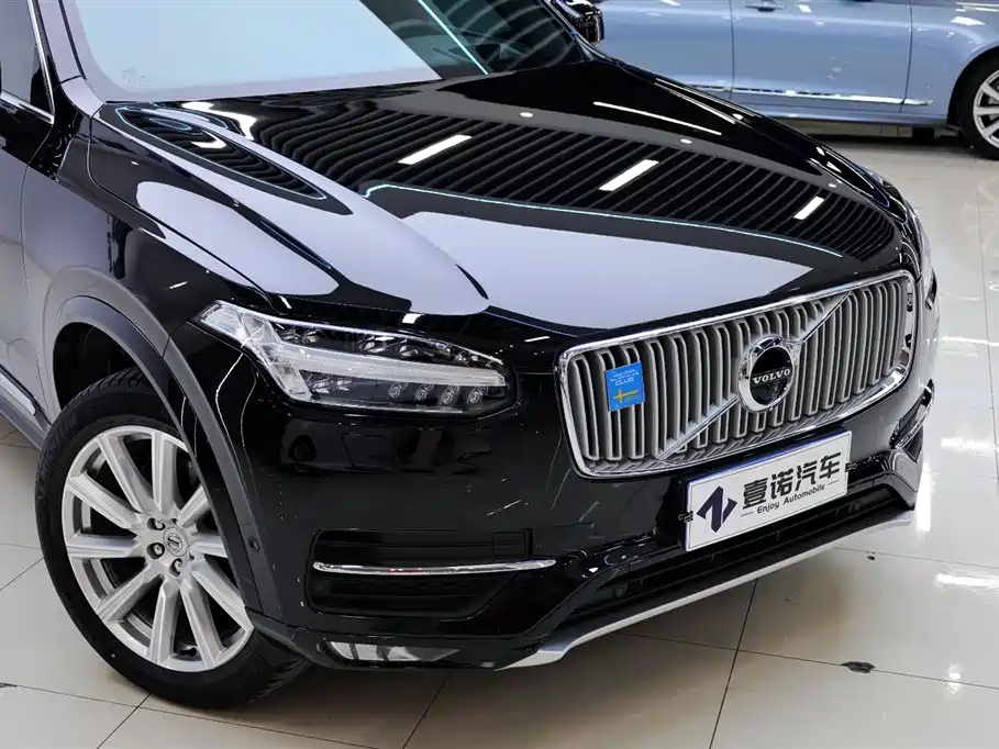 Фото 11 - Volvo XC90