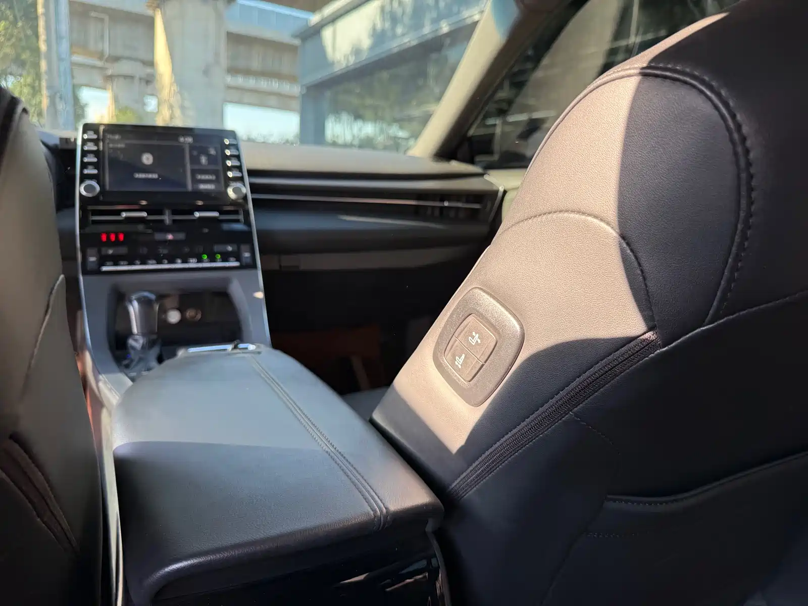 صورة 17 - Toyota Avalon