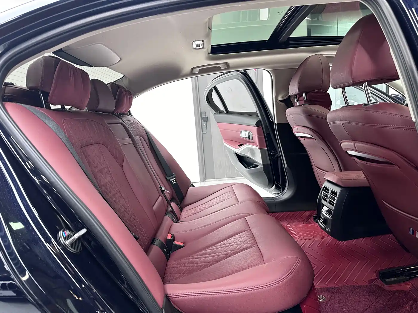 BMW 3 Series 2024 325Li M Sport Package фото 10