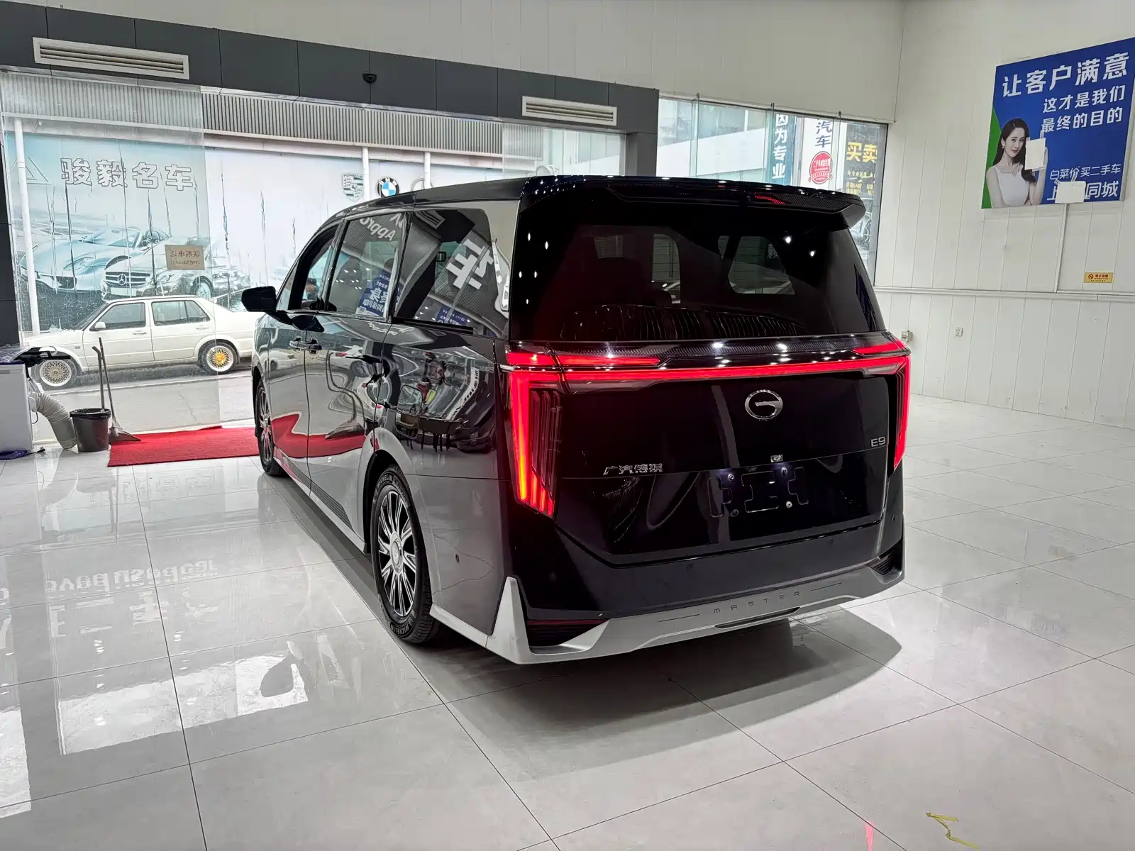 Фото 4 - GAC Trumpchi Trumpchi E9