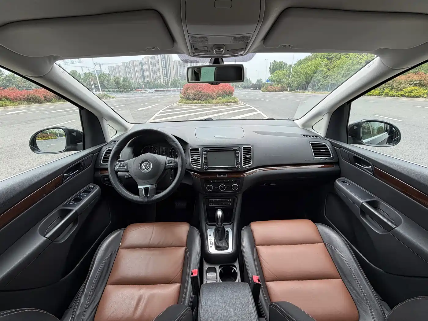 Volkswagen Sharan 2013 2.0TSI Comfort фото 13