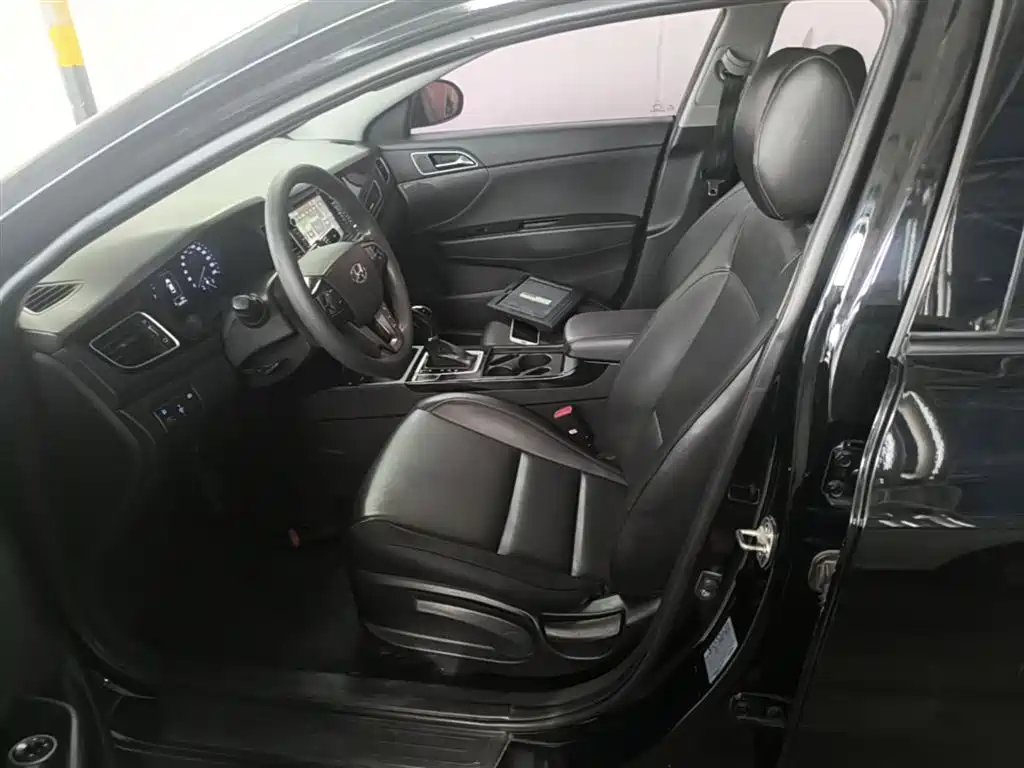 Hyundai Mistra 2014 1.8L Auto Smart GLS фото 15