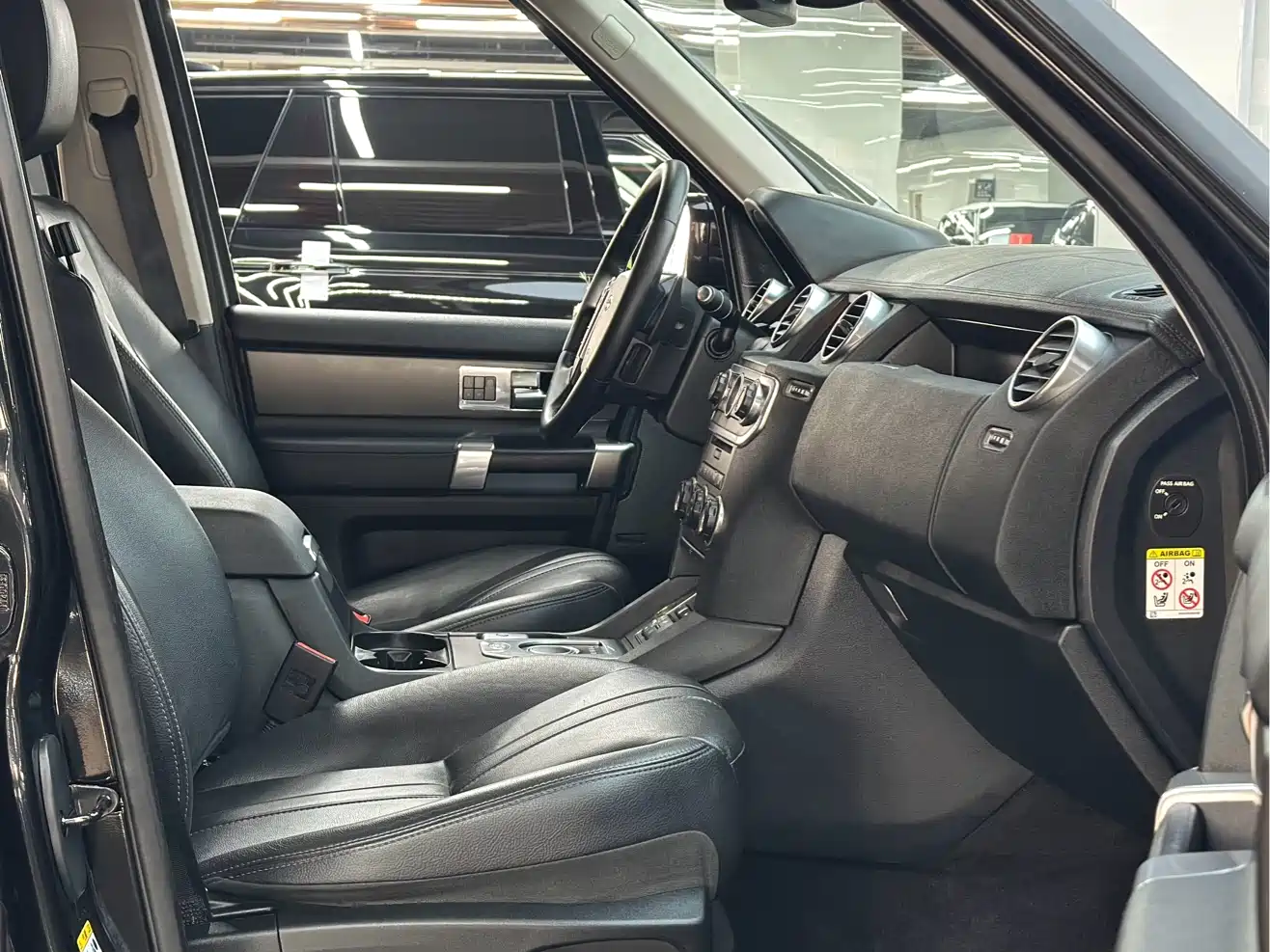 Land Rover Discovery 2016 3.0 SC V6 HSE фото 6