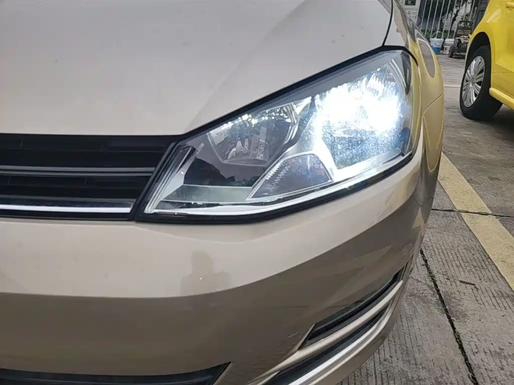 Volkswagen Golf 2016 1.6L Automatic Comfort фото 24